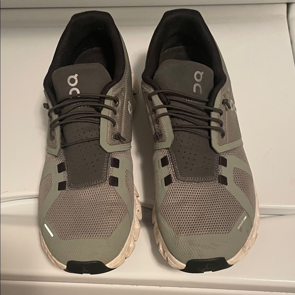 Women’s size 9 OCs and very good condition worn a handful of times